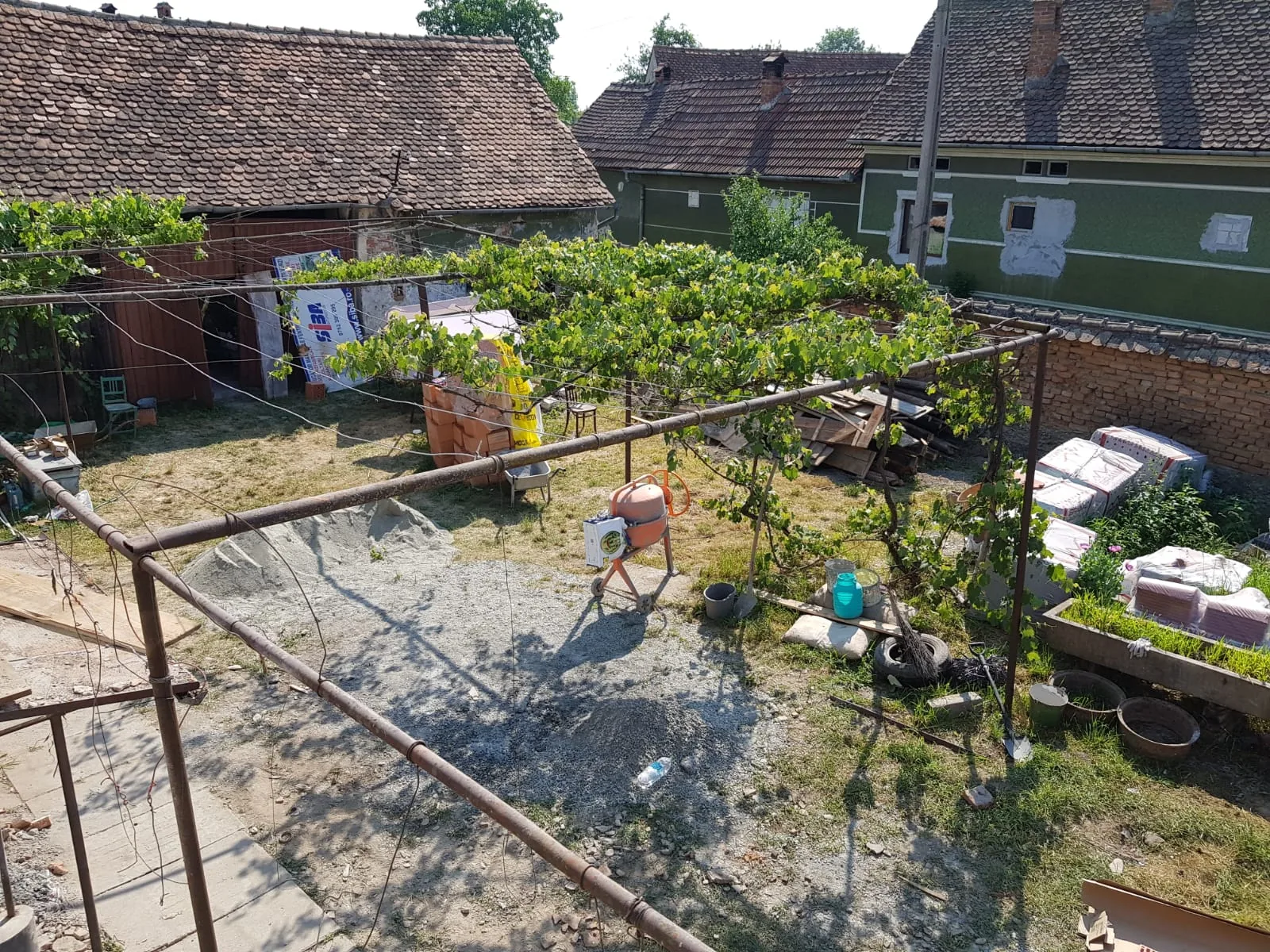 Curtea în șantier, 2018