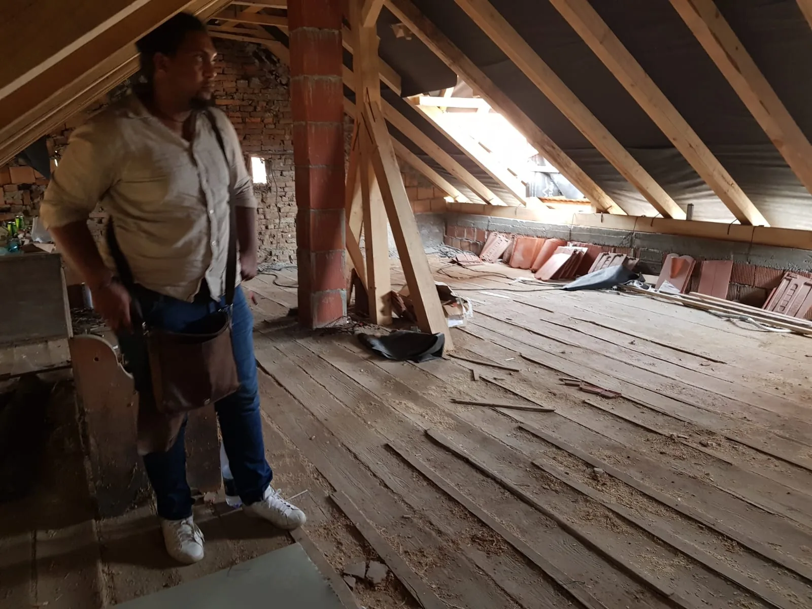 Klah în mansarda în construcție, 2018